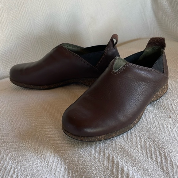 Planet Walkers by Simple Women's Size 6.5 Leather Supportive Slip On. Never worn - Picture 3 of 7